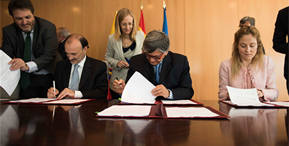 Firma crédito con Ecuador